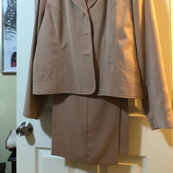 Women pant suit - Picture 2 of 2